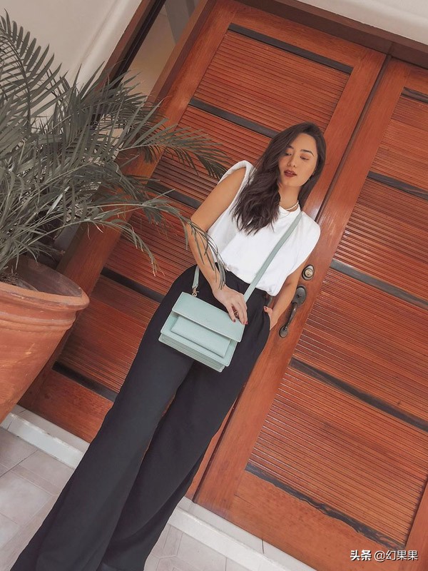 明星紧身牛仔裤的搭配,明星宽松裤子搭配