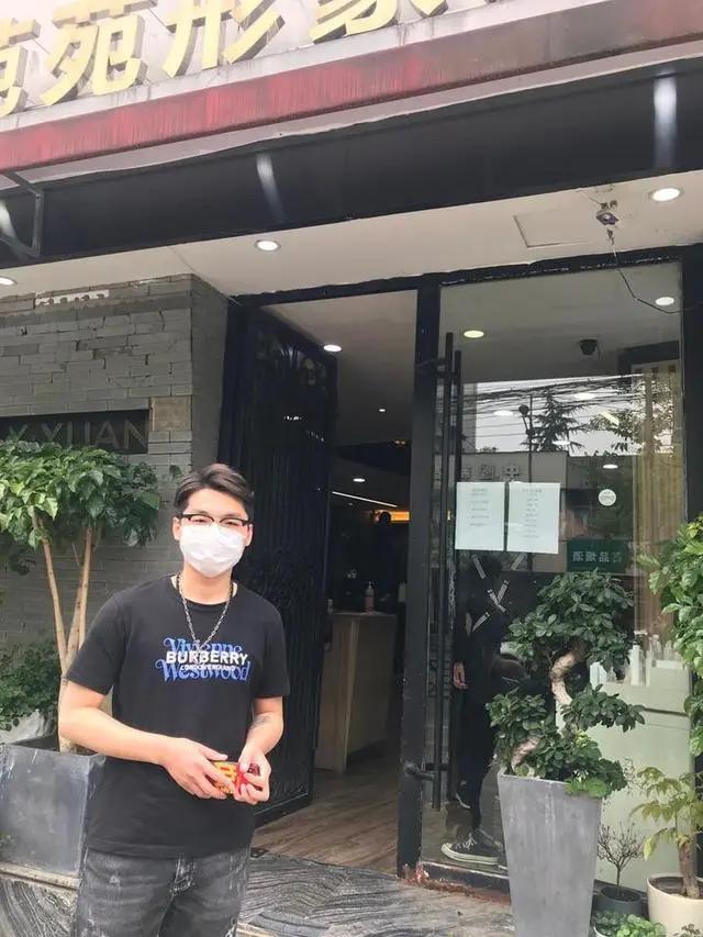 团过1.3吨鸡蛋、3吨大米还买空蹄膀店，杭州这个小区群太火爆！大牌都抢着入群