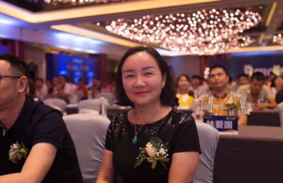 他们,是千万级别的大商,获得如此成功,因为选择了巴迪斯吊顶