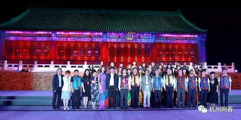 超百图再现2018年服装圈内那三十道靓丽风景……