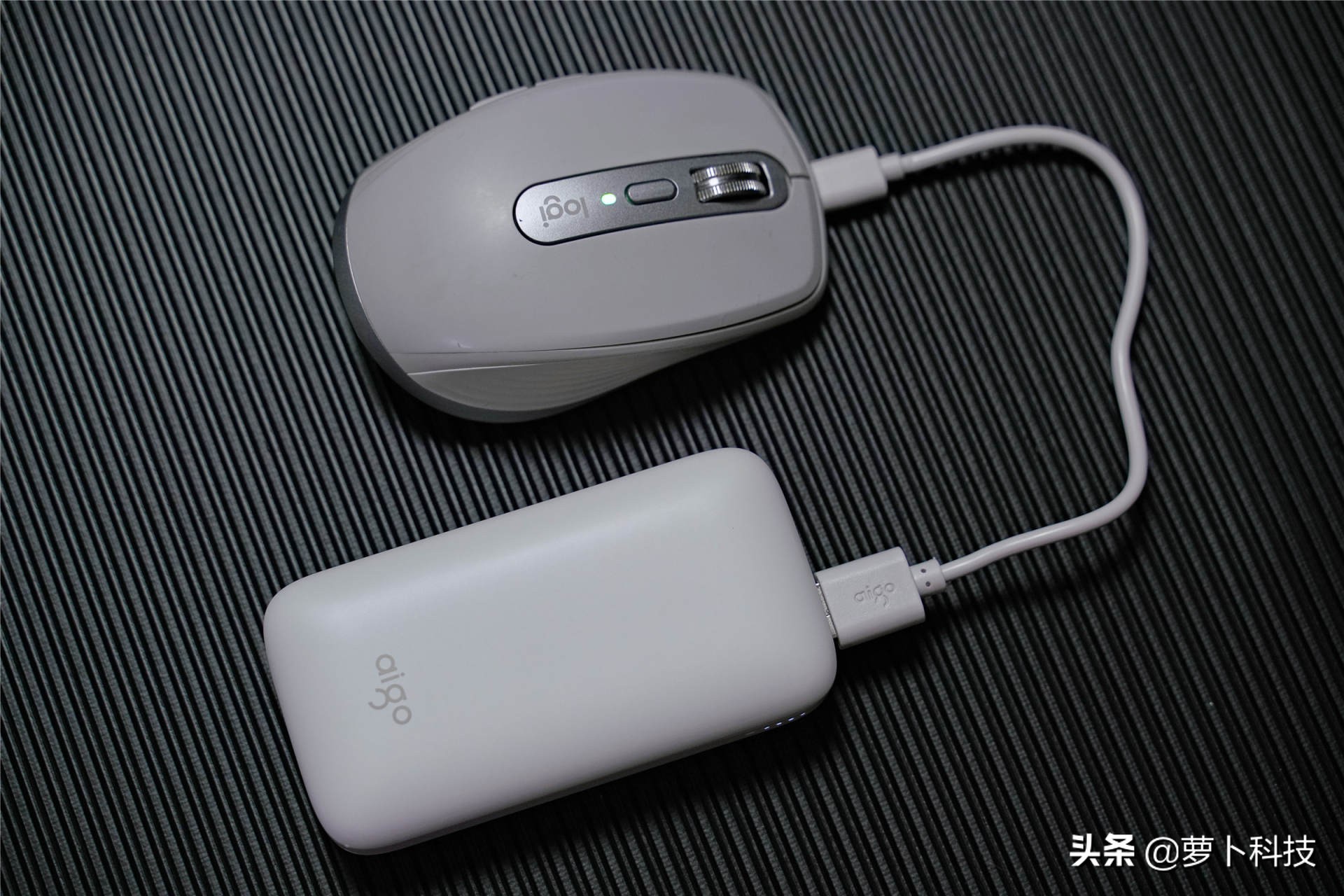 aigo充电宝大容量20000快充,aigox充电宝好用吗