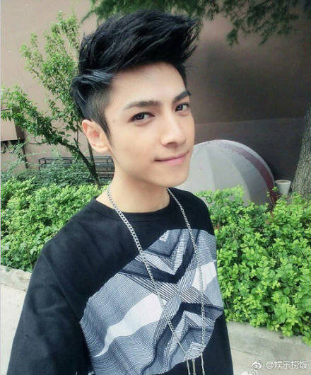 鹿晗、吴亦凡早年杀马特造型是学东方神起的?打开方式不对吧