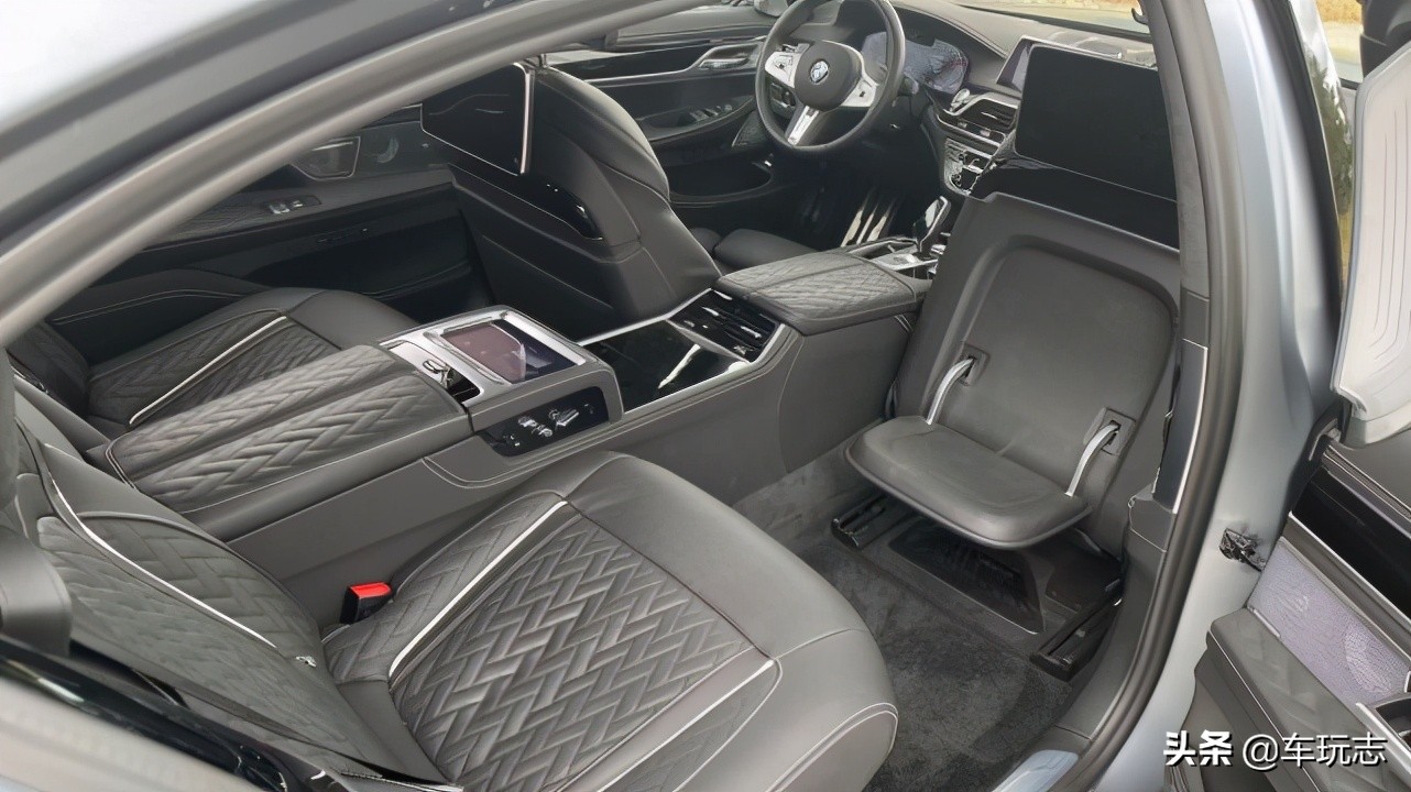 试驾宝马7系740li行政豪华版,宝马7系7402022款