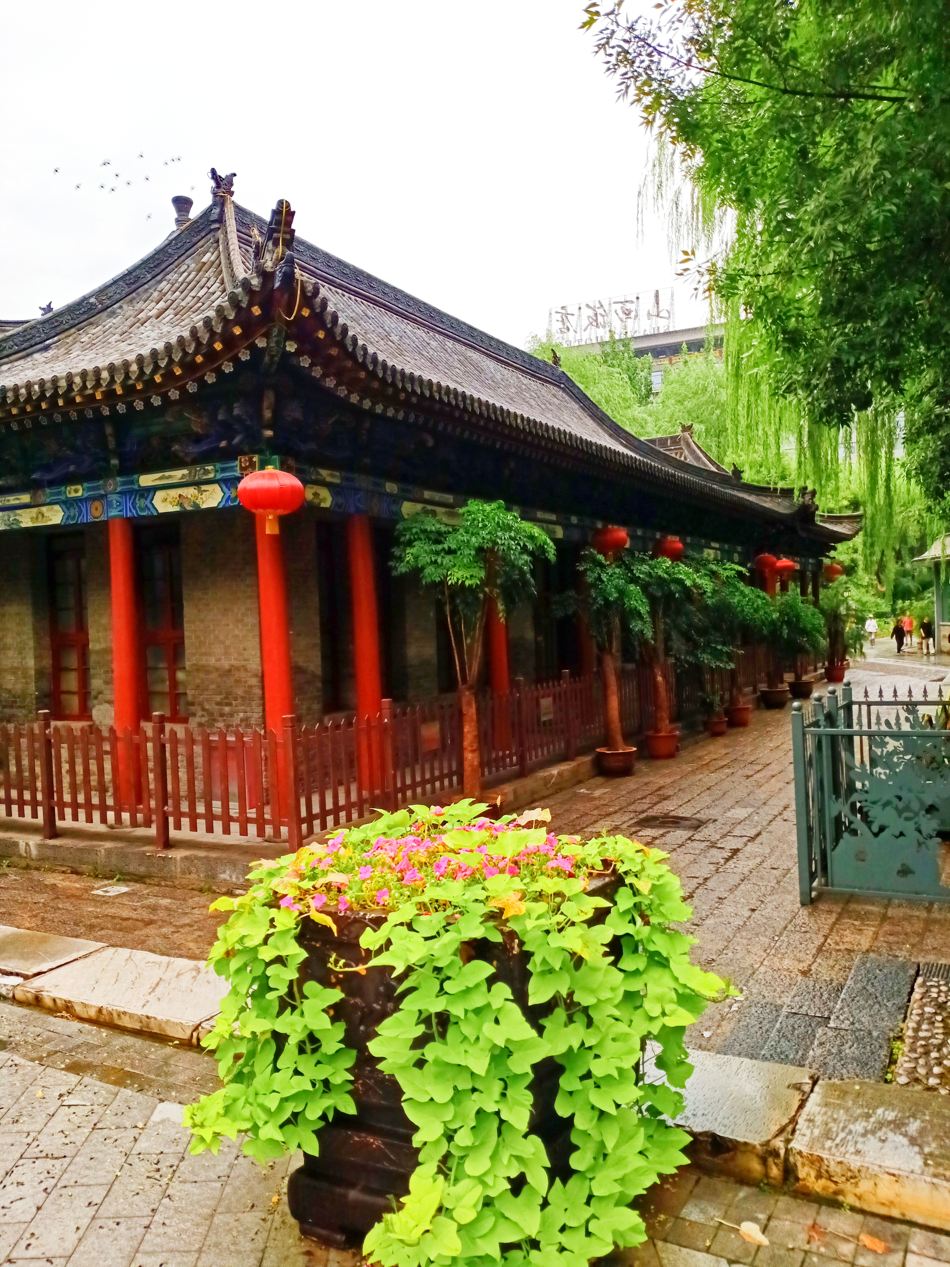 哗哗流淌的是小溪，水足够深才能波澜不惊。​人生旅思2001280204