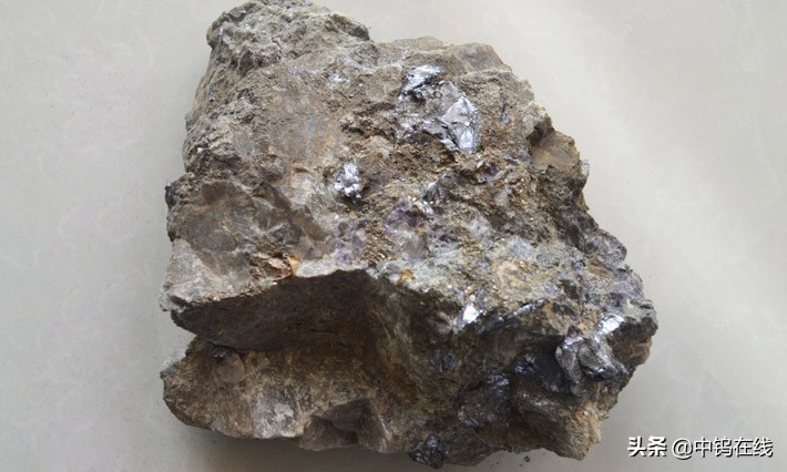 阿富汗金山上的乞丐,阿富汗坐拥金山银山的乞丐