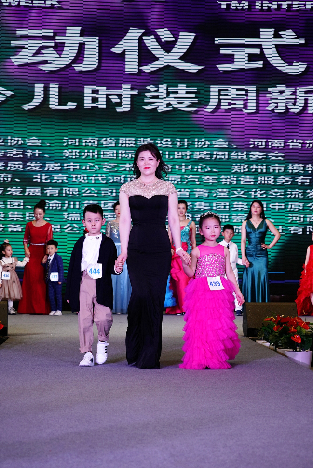 第六届郑州国际少儿时装周,亲子时装秀国潮