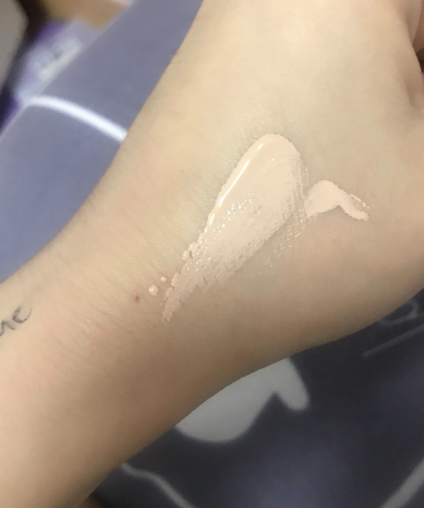 水润型粉底液混油皮,中三白适合什么粉底液雅诗兰黛