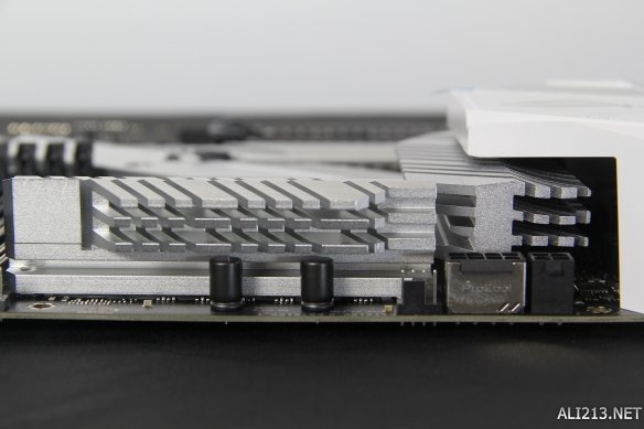 华硕rog主板strixz490,华硕rog吹雪主板z490