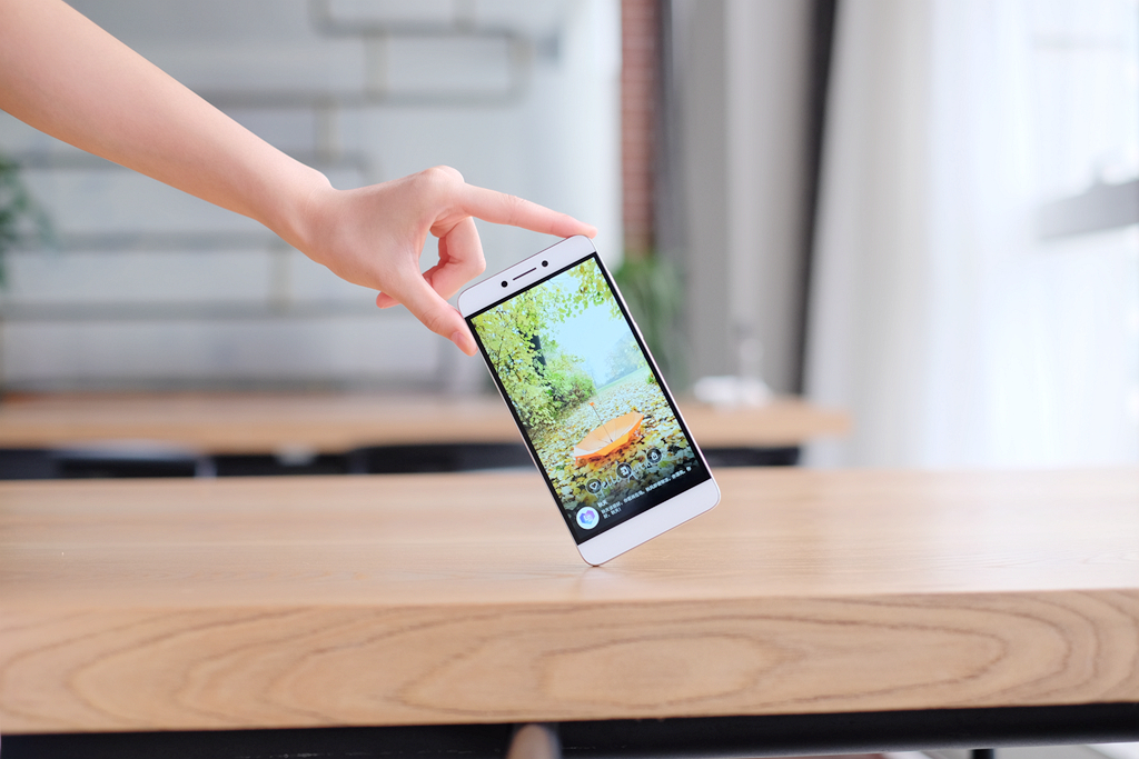 大学生没钱买新手机,大学生换个新手机多少钱合适