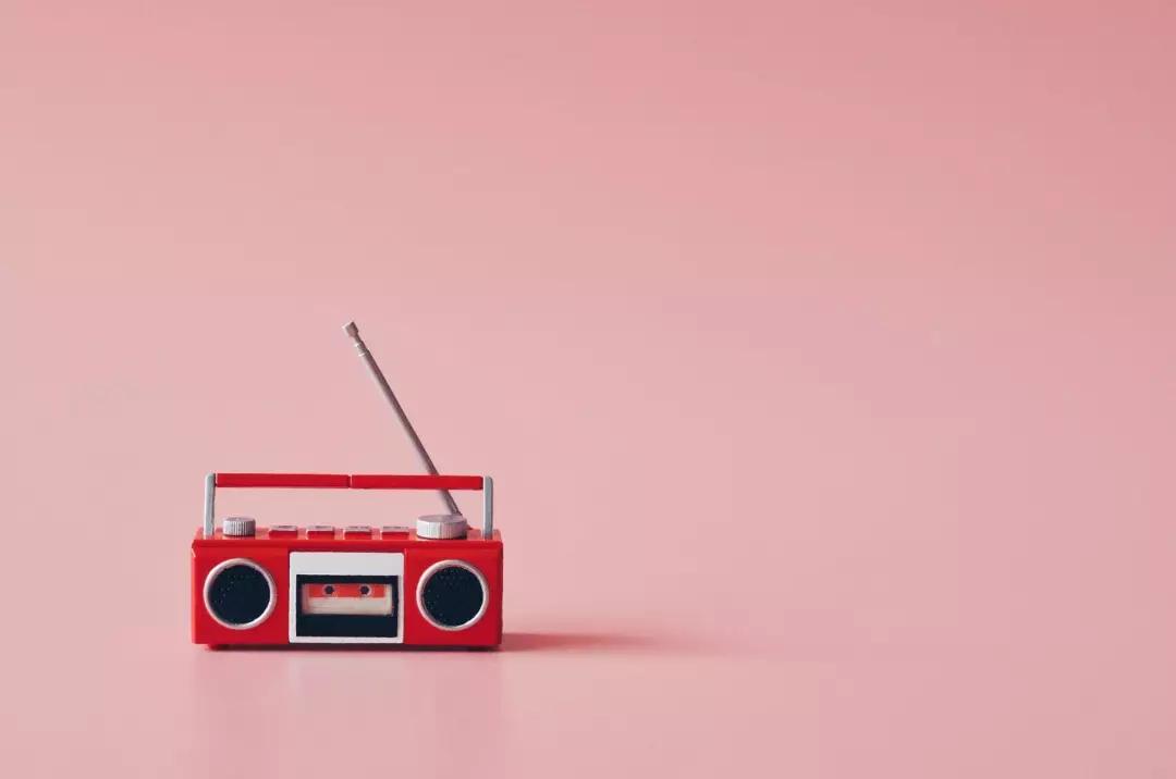 心理学快报：边听歌边学习会让人变笨？专家：这是真的