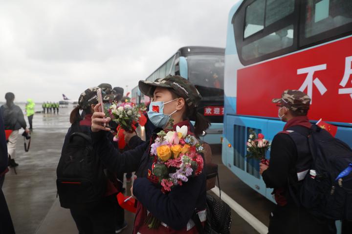 白衣执甲，英雄凯旋！第三批返浙医疗队439人胜利归来