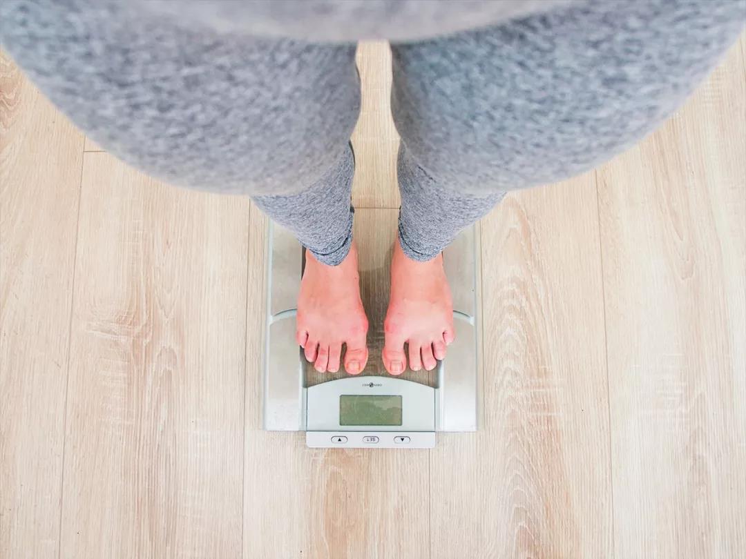 懒人练出人鱼线马甲线的最快方法,如何快速练出人鱼线和马甲线女生