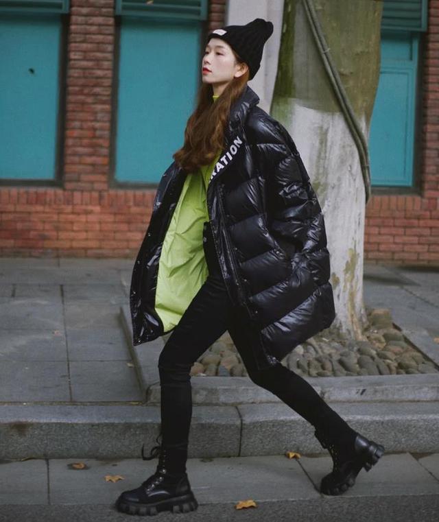 长款羽绒服配高帮帆布鞋,小个子羽绒服搭配靴子还是运动鞋