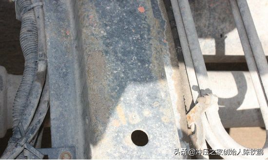 融雪剂对车的腐蚀真的特别厉害吗,汽车被融雪剂腐蚀后怎么处理