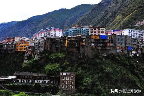 丹巴甲居藏寨看到的雪山,充满灵气的山谷