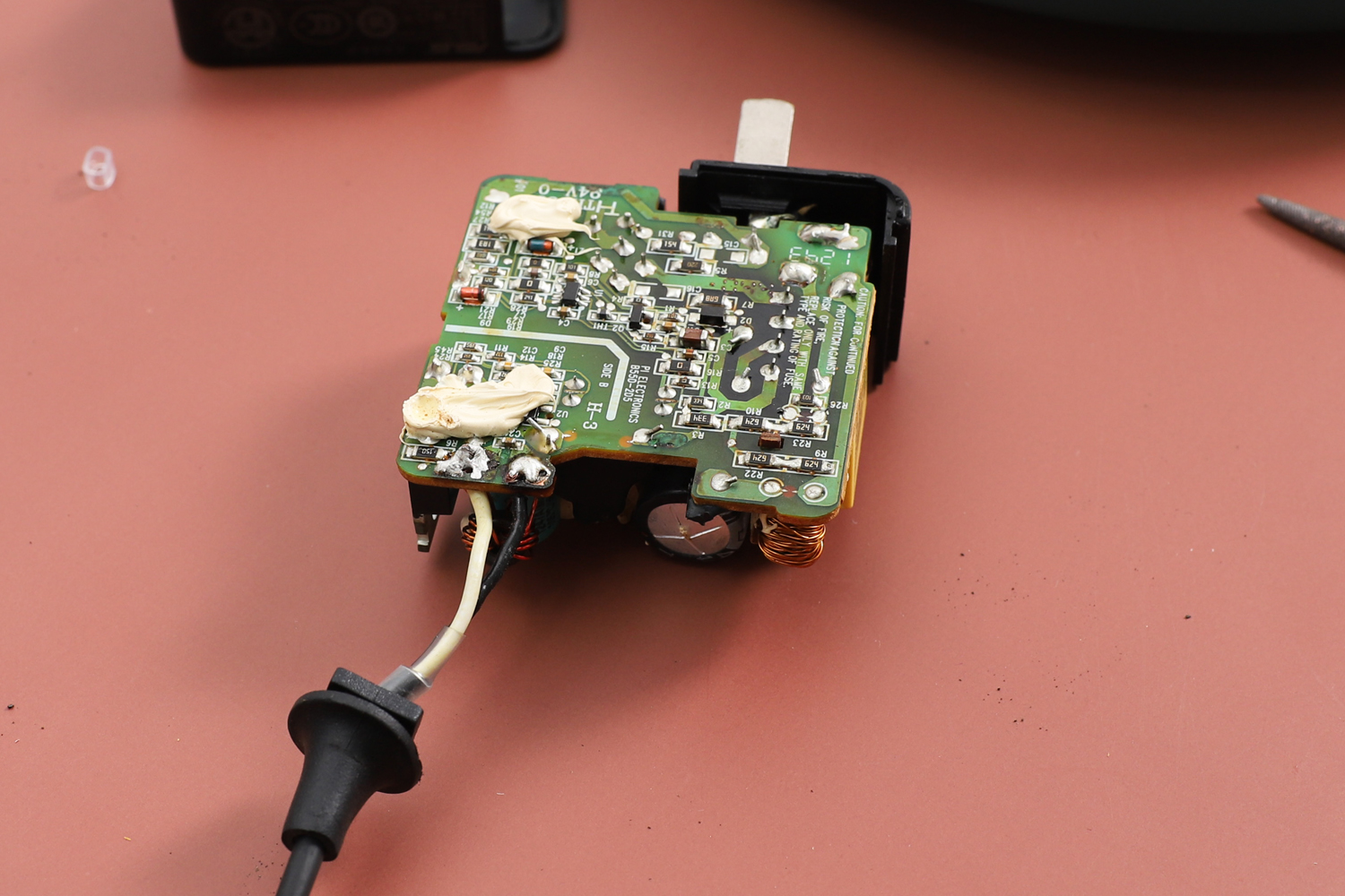 笔记本电源线断了怎么修复图解,笔记本电源线坏了怎么打开电脑