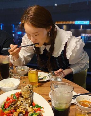 中国美食征服的韩国爱豆，Lisa钟爱油条、汤圆，还有人爱泡椒凤爪