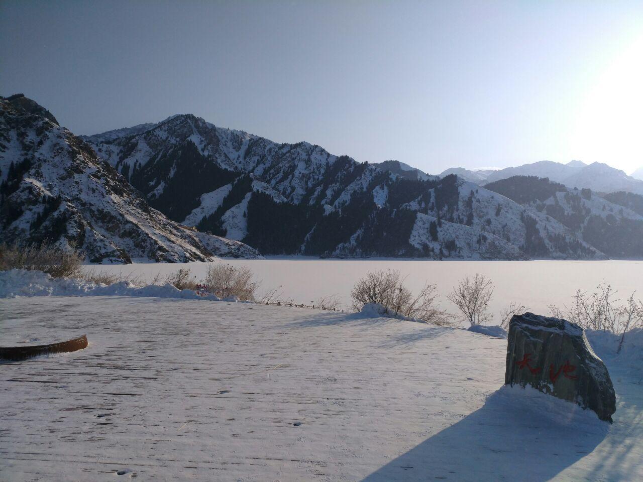 长白山天池海拔2189米,鱼无法游到这里,这些鱼哪来的?