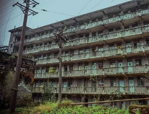 重庆大山里的荒废大楼,重庆废弃建筑群