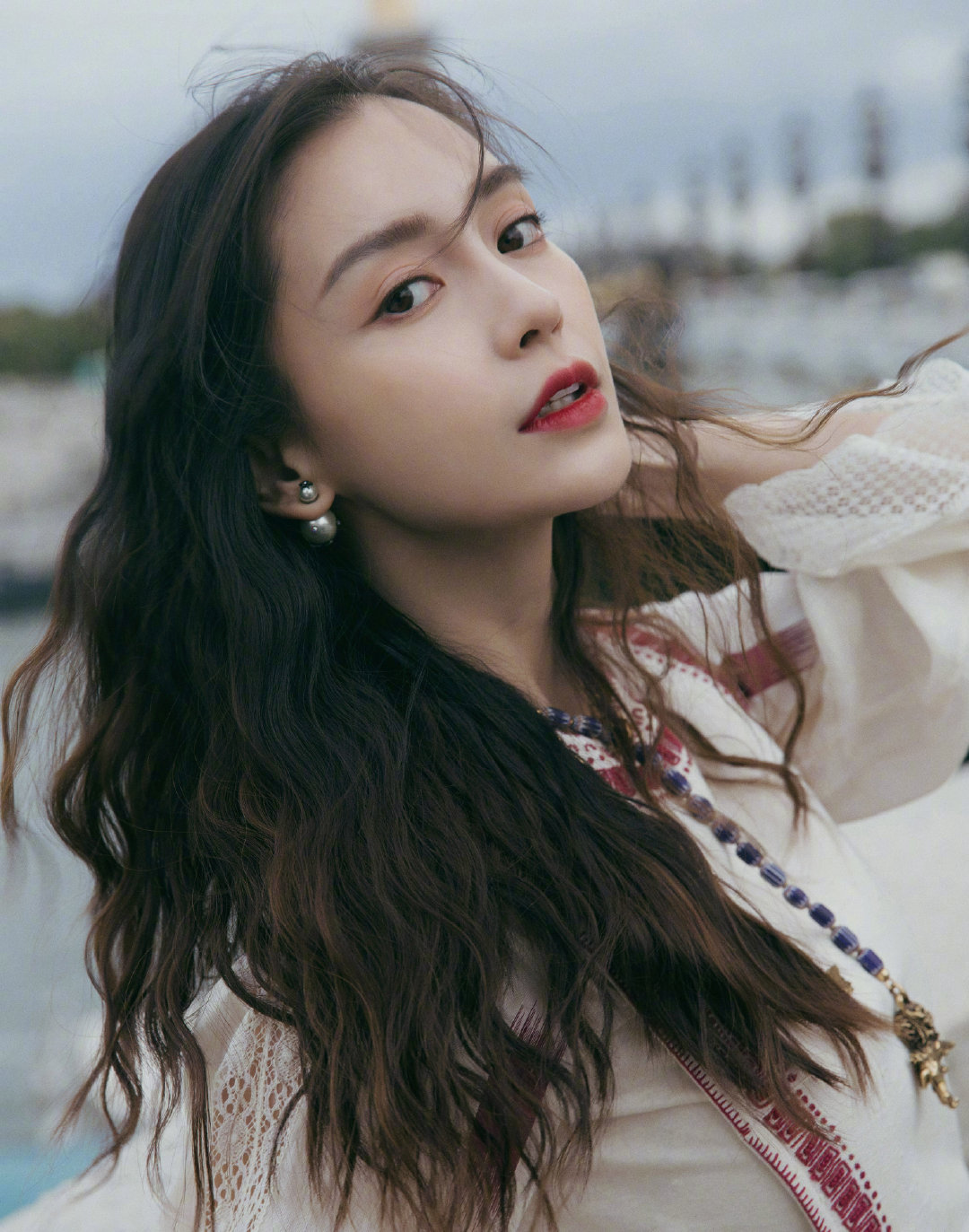 杨颖巴黎时装周最新,杨颖现身巴黎时装周