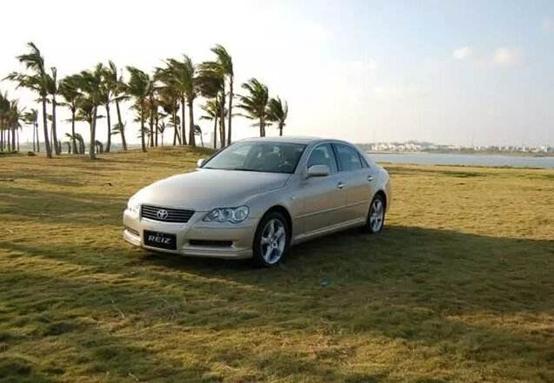 皇冠亲兄弟,丰田皇冠v6六缸哪款最好