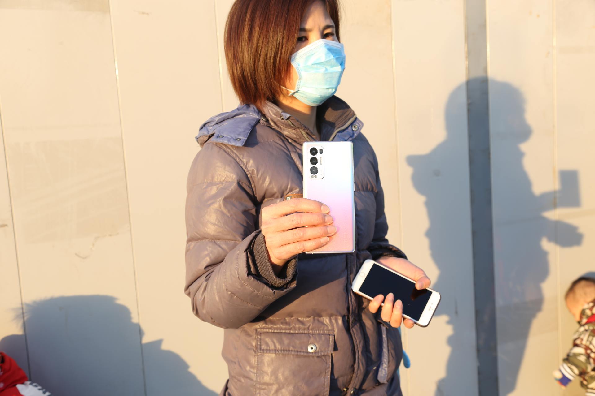 街坊之手机颜值篇：OPPO华为苹果，谁是街头最靓的“仔”？