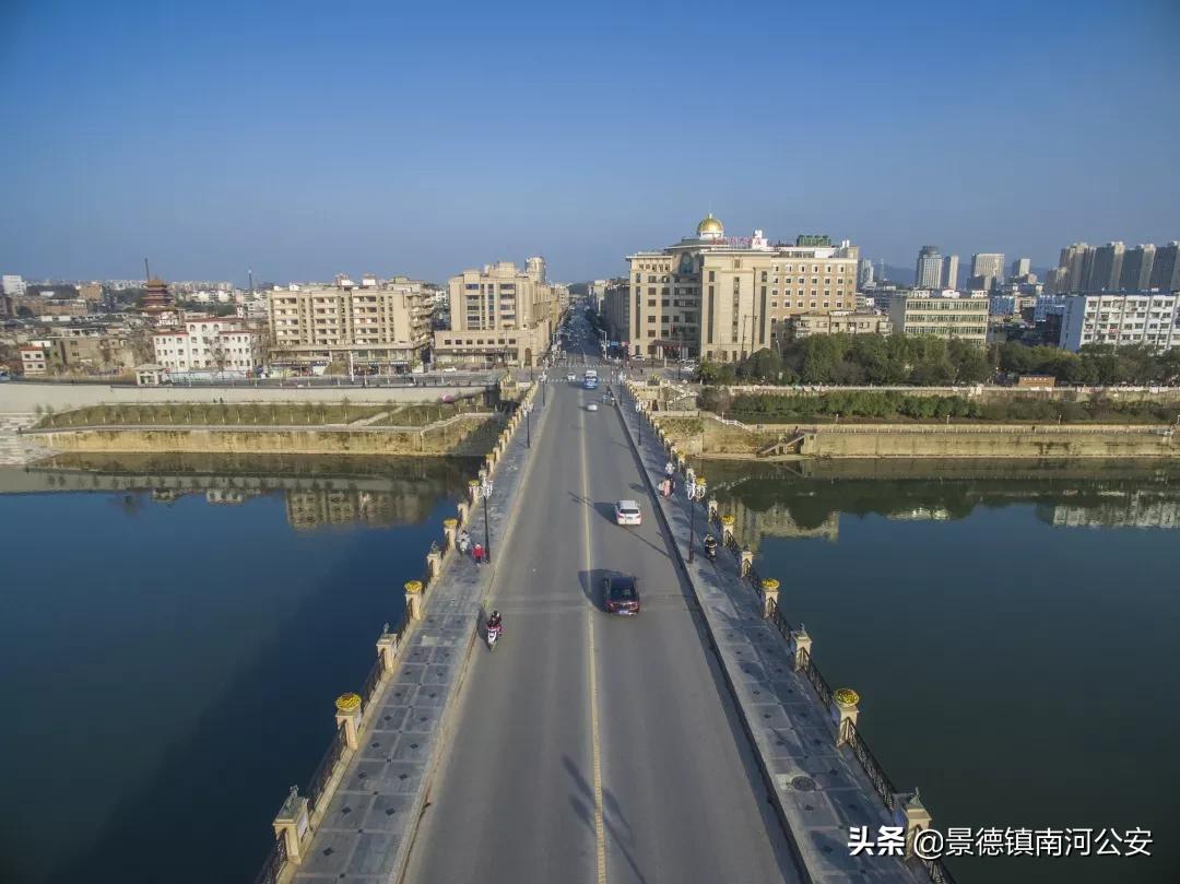 疫情之下纪实摄影,疫情镜头下的生活瞬间