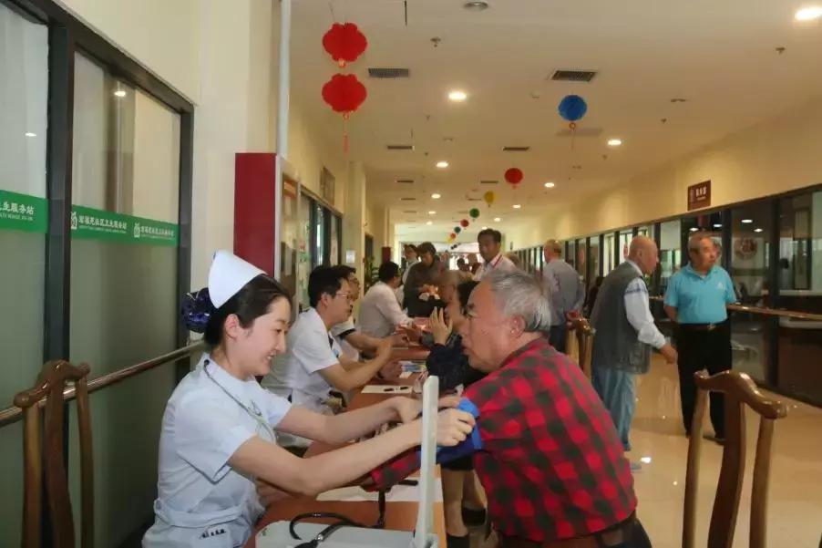 义诊进社区便民服务送健康,义诊进社区情暖居民心