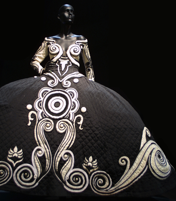 姚晨、许凯都爱范思哲手表，VERSACE范思哲是几线奢侈品牌？