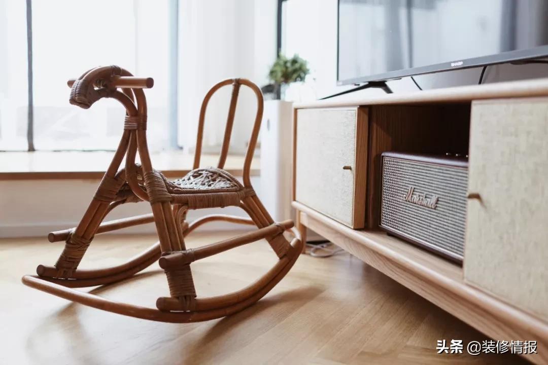 她买下32㎡上海老旧学区房，为女儿打造小桃园还有20㎡舒适大庭院