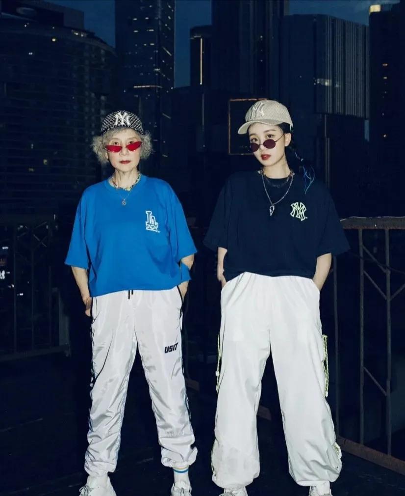 中性风酷帅棒球帽穿搭,秋冬杏色棒球帽穿搭