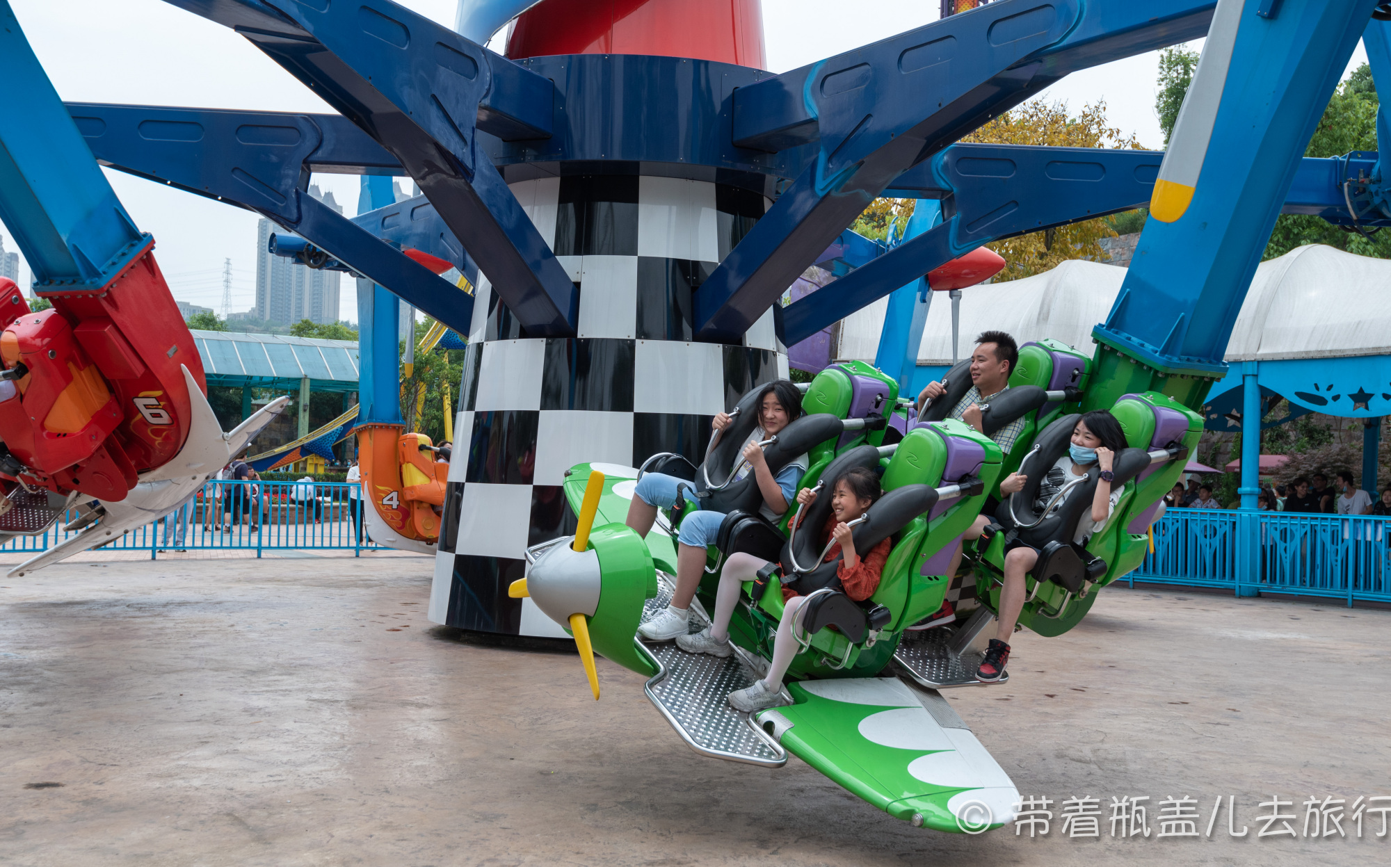 重庆欢乐谷，全国第一座山地版欢乐谷，180的门票是否物有所值