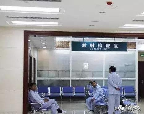 在医院，我们被标记为不同的人群，父亲出院的那一刻：人间值得