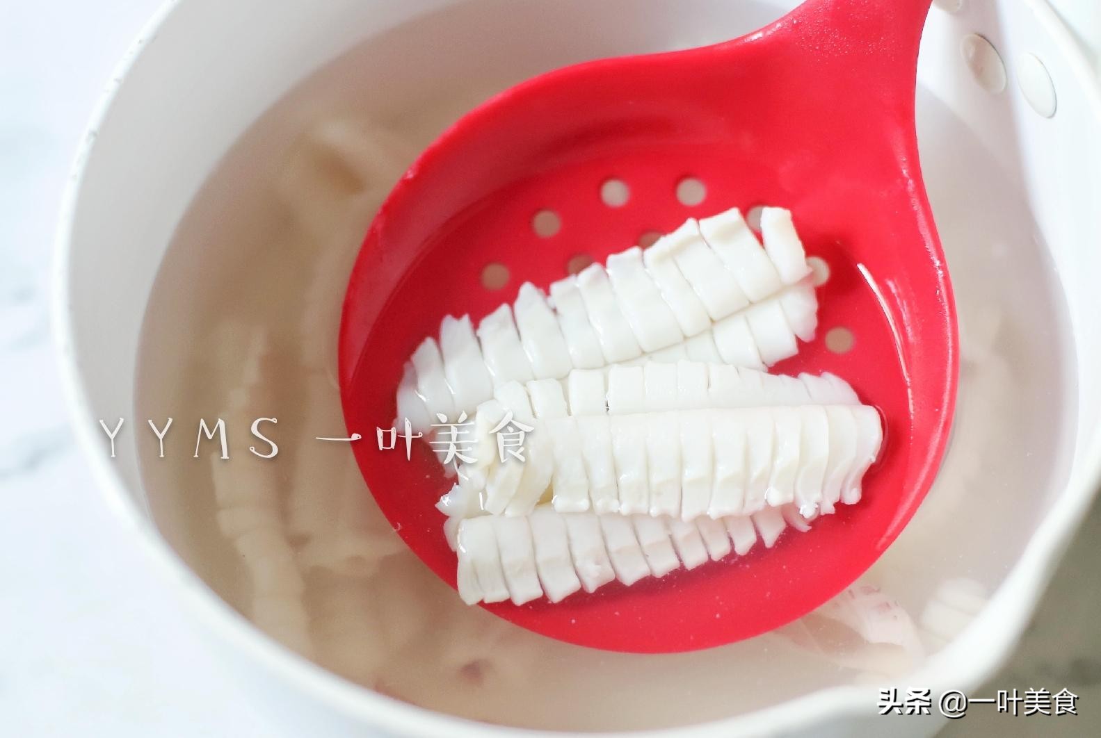 鱿鱼怎么切花刀简单不断,如何制作鱿鱼切花刀