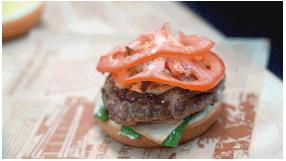 超厚厚厚「黑金汉堡」，想吃嘴要张大大大