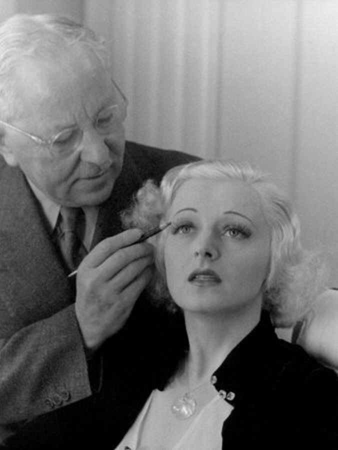 化妆技术是如何发展的,化妆的发展史是什么