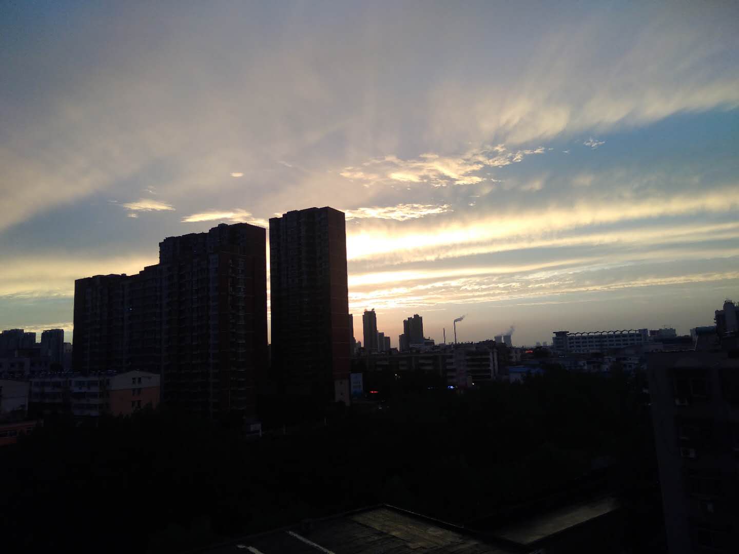 美丽洛城----被雨后彩虹霸屏的洛阳朋友圈