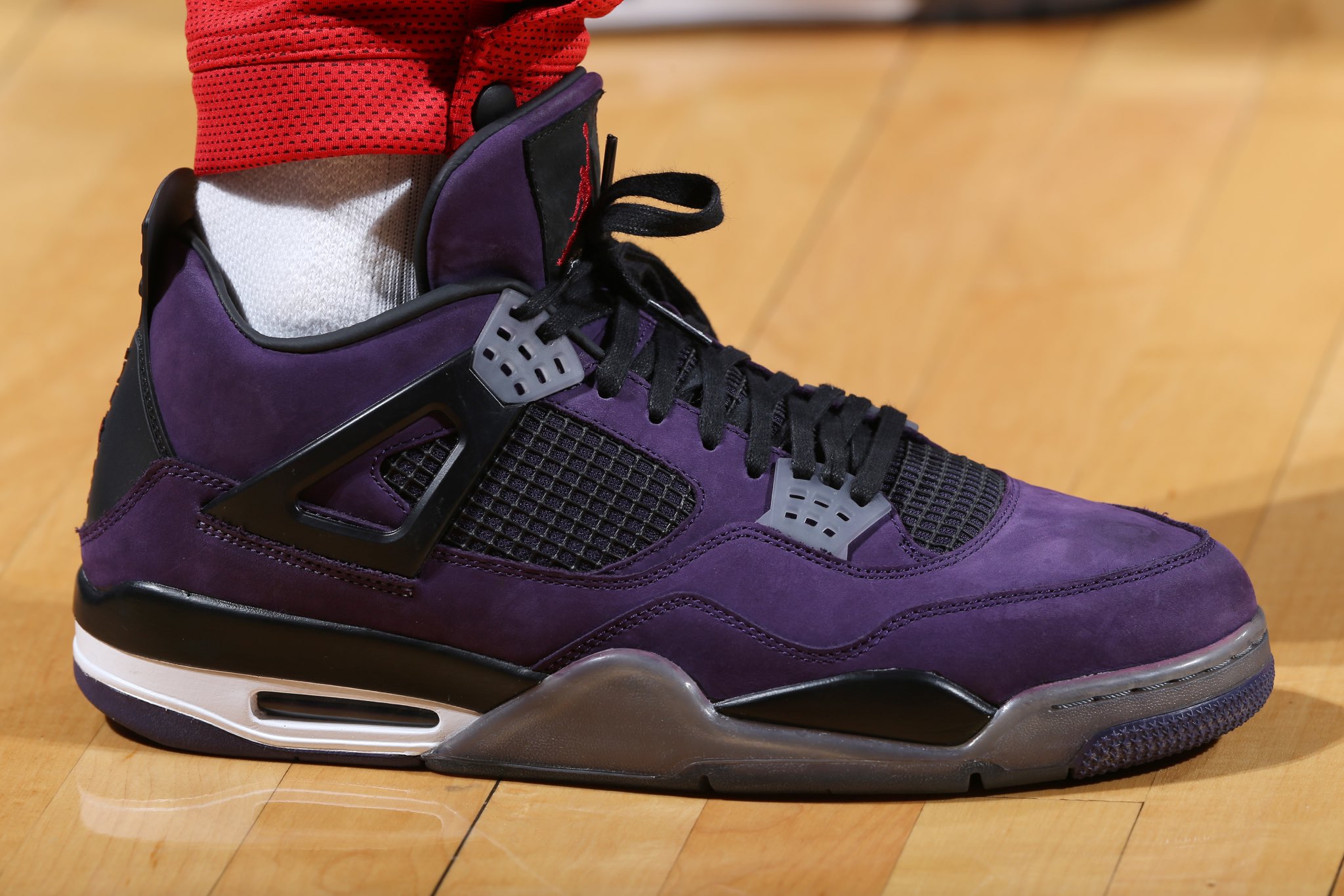 NBA今日球鞋精选：NIKE未来外线头牌“内战”塔克上脚稀有AJ4