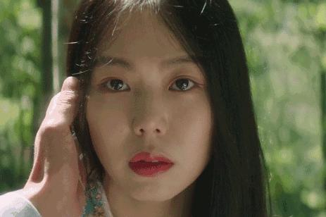 她是韩国最强小三，和大22岁的导演婚外恋，被公认为男神收割机