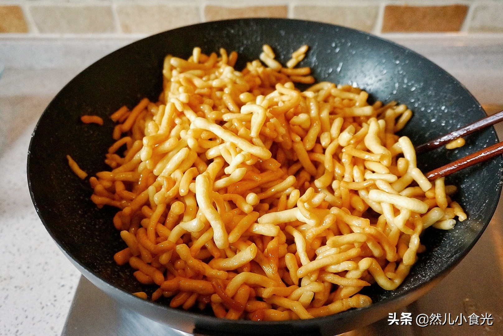 沙琪玛做法用泡打粉还是小苏打,做沙琪玛用泡打粉好还是苏打粉好