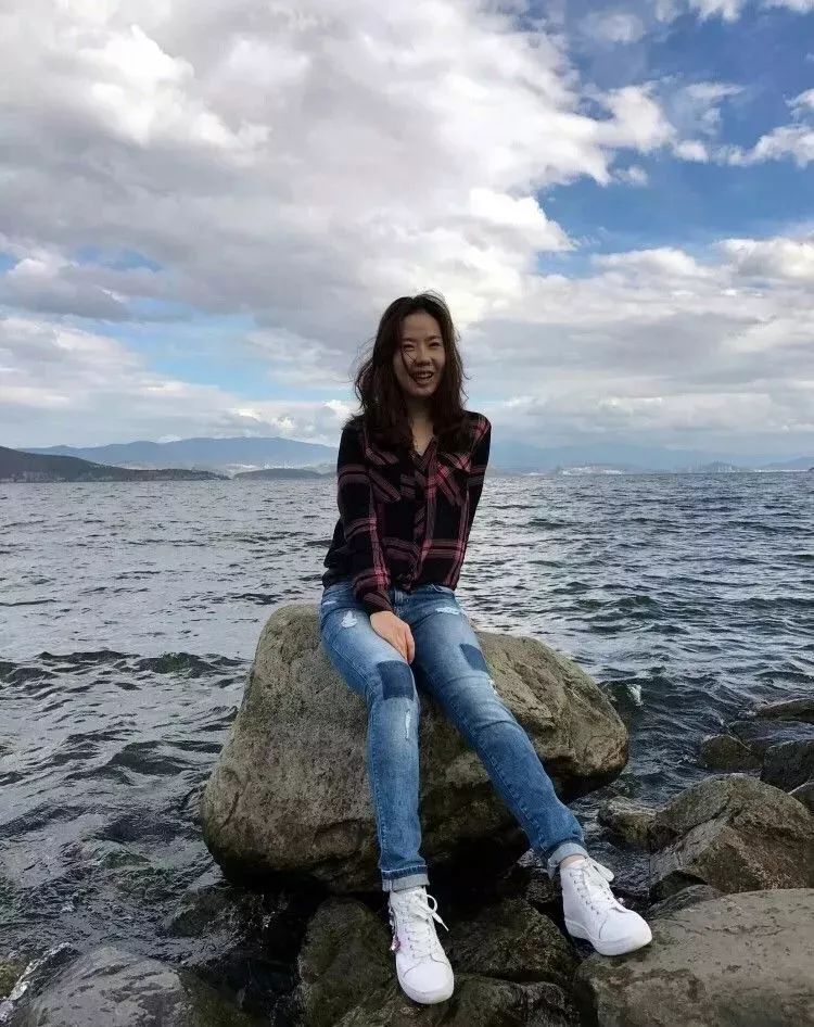 告别北上广：女白领朋友圈直播捕鱼，看了才知道什么是硬核海鲜