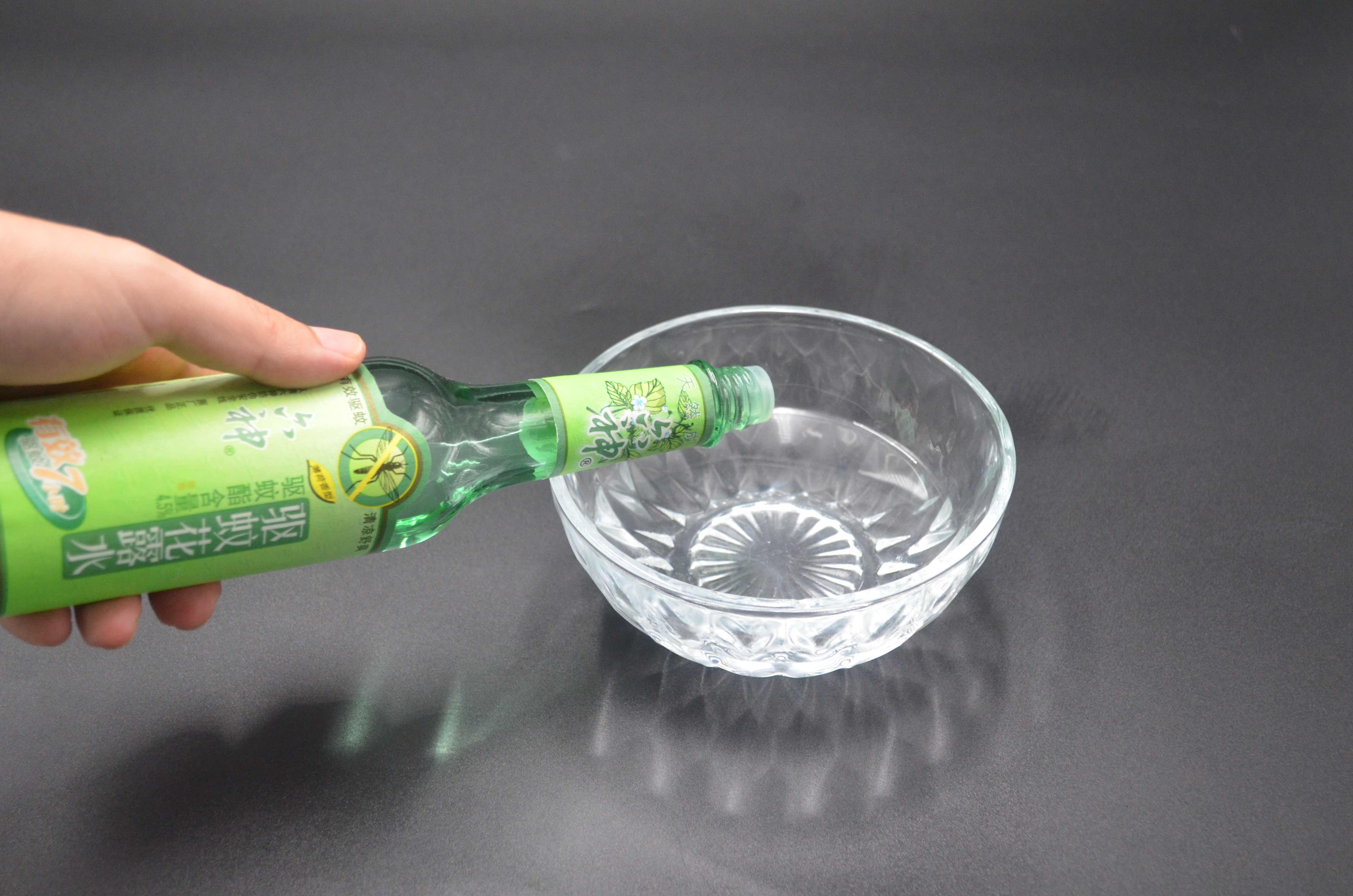 白醋配上花露水效果太神奇了,白醋加花露水怎么兑有什么作用