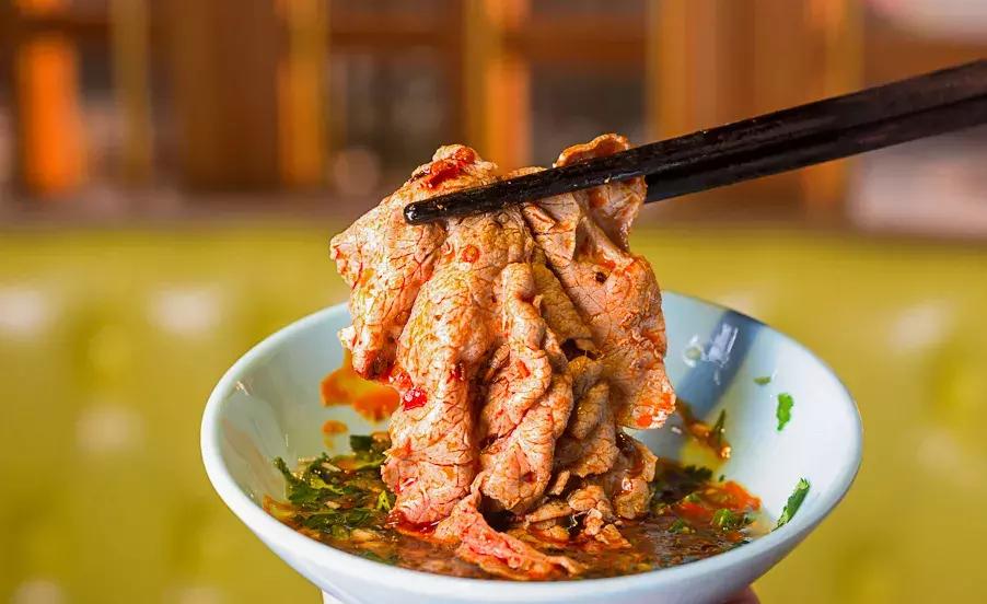 被关在花园“笼子”里吃火锅，这家春熙路的网红店，板眼儿真多！