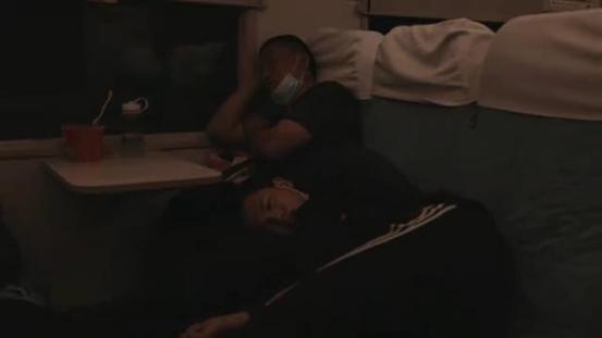 男生高考666分淡定,高考666分的蹭网男孩