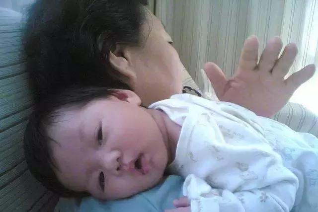 溢奶、黄疸、红疹…超全护理指南，打包带走，新手妈妈不慌（一）