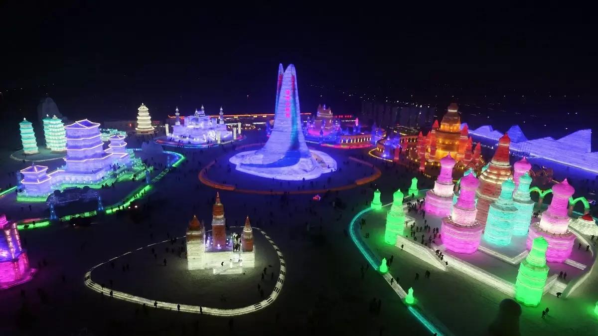 哈尔滨冰灯游玩攻略,哈尔滨冰灯梦幻之行
