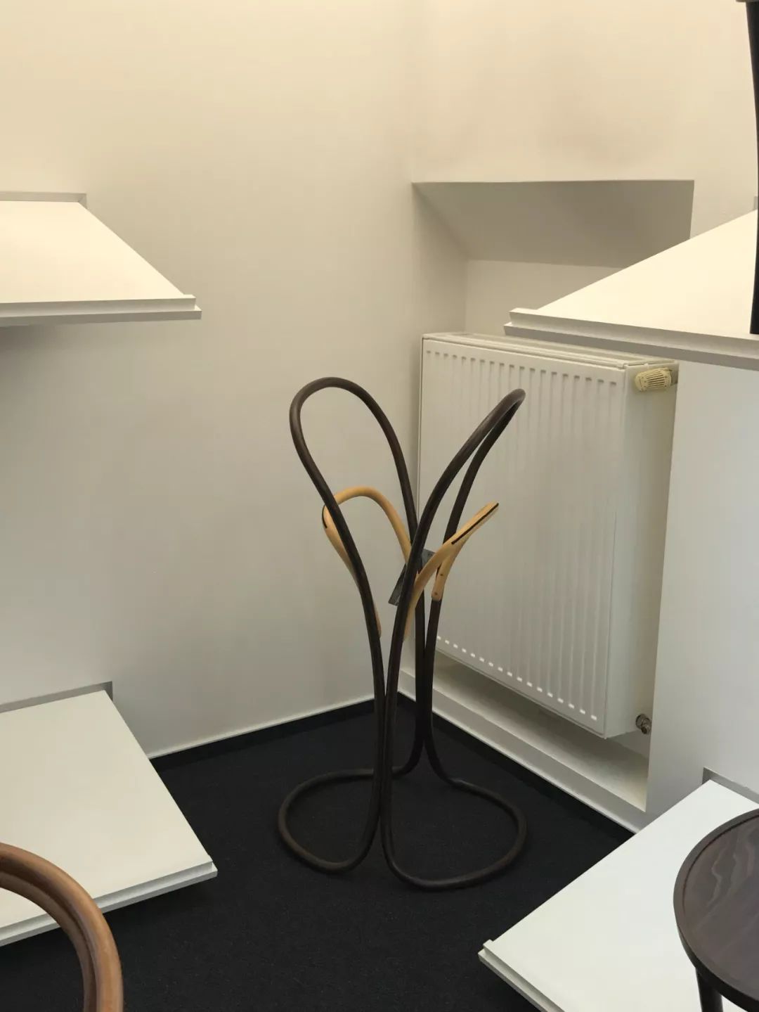 探访TON工厂看经典椅子背后的故事|疯狂24h我们去捷克干了啥?