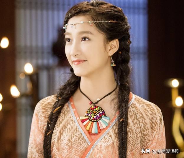 杨紫同款发型双麻花辫子,杨紫同款发型短发麻花辫