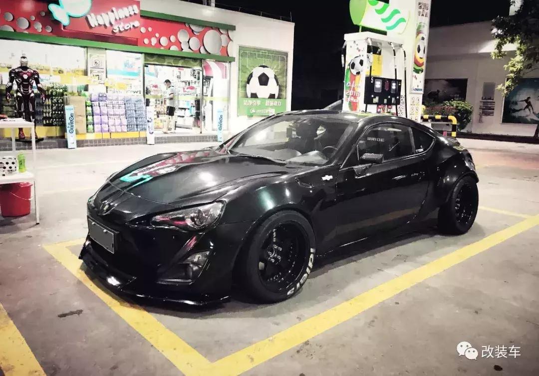 丰田86轮毂装18寸还是17寸好,丰田86加宽体