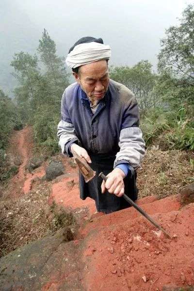 重庆小伙带29岁寡妇隐居深山50年,29岁寡妇跟19岁小伙私奔隐居深山